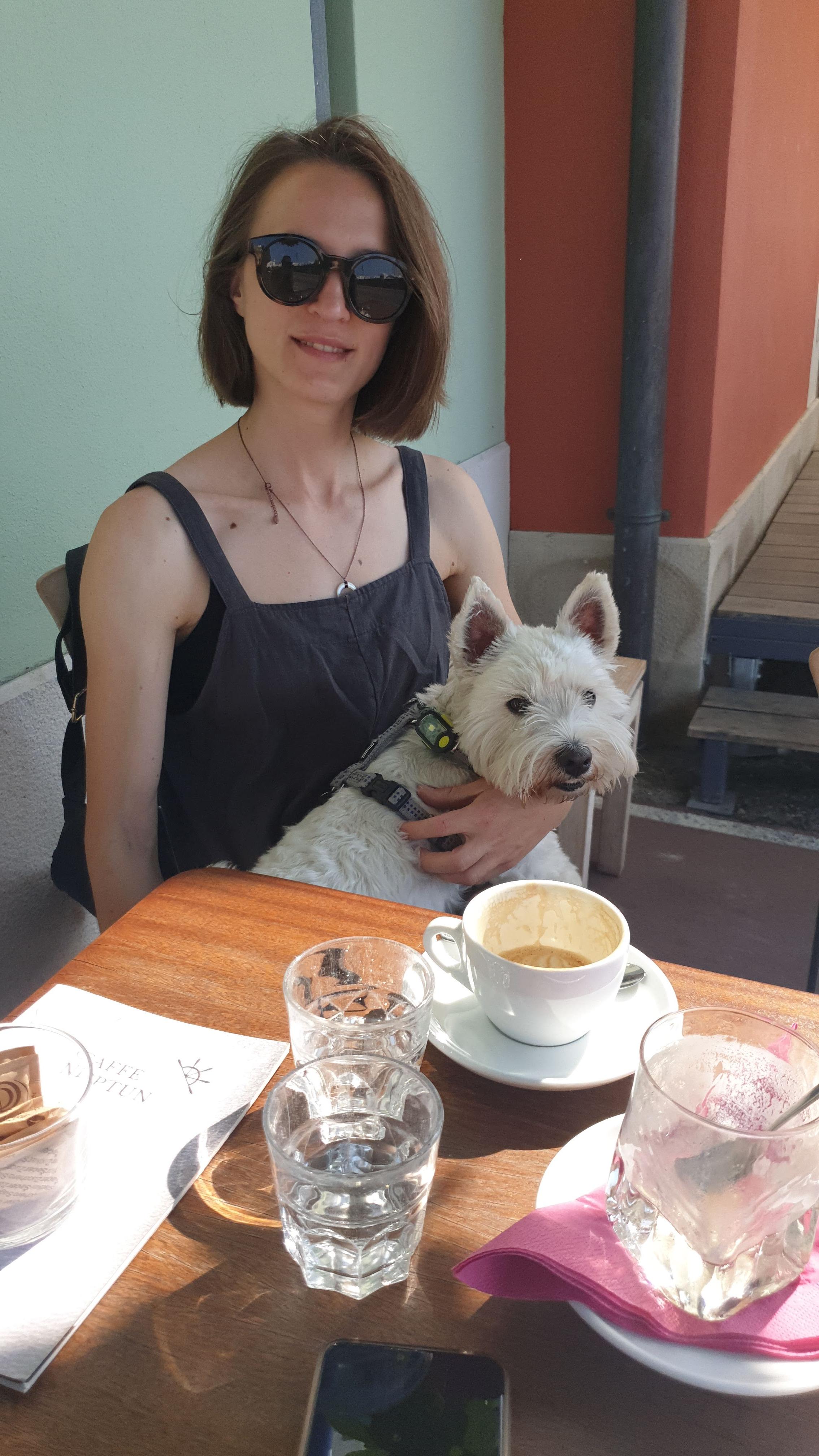 Leeloo and Masha in a cafe in Piran